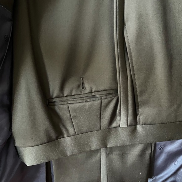 Beautiful Black Tux with Peak Lapel - Loro Piana Fabric - Picture 9 of 11